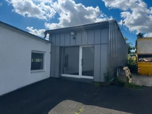 Ideal für Klein-Gewerbetreibende: 160 m² Lager/Produktion + 35 m² Büro