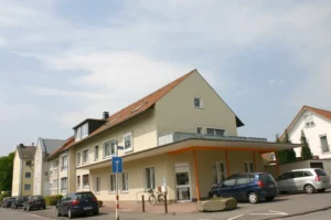 3-Zimmer-Etagenwohnung mit Balkon, Garage