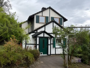 Einfamilienhaus/ Wochenendhaus in ruhiger, grüner Lage mit individuellem Ausbaupotenzial