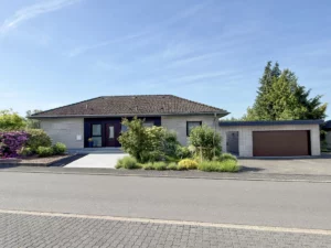EFH im Bungalowstil in Top-Stadtrandlage! Bezugsfertig, modernisiert und mit herrlichem Weitblick!