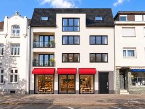 Erstbezug im Neubau –  Barrierefreie 4-Zimmer-1.OG-Whg mit zwei Balkonen