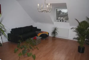 Gemütliche und helle 2 Zimmer Wohnung in zentraler Lage.