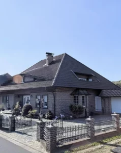 Kerken-Eyll: Hochwertiges Zweifamilienhaus in schöner Lage mit Traumgrundstück