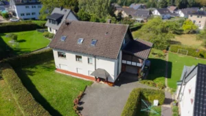 Platz für die ganze Familie: Großzügiges Einfamilienhaus mit vielseitigen Nutzungsmöglichkeiten in Windeck!