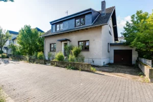 Sanierungsbedürftiges Einfamilienhaus mit viel Potenzial in toller Lage