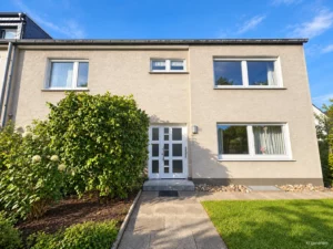 Ein- / Zweifamilienhaus mit Sonnengrundstück Keller und Garage
