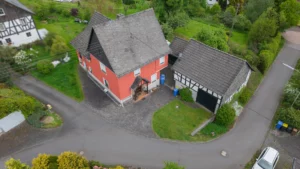 Gemütliches Zuhause mit Scheune, Garagen und idyllischem Garten!